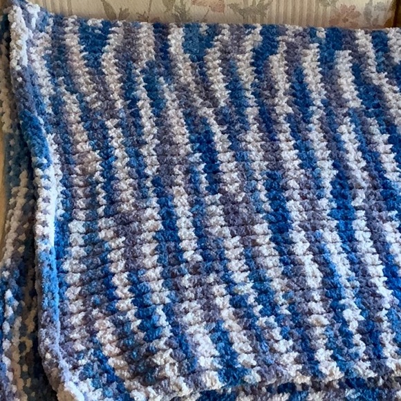 Handmade loom knit blue grey blanket/throw by my wife measures 60 x 40 - Picture 4 of 4